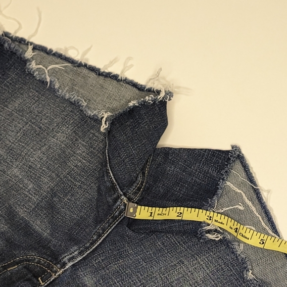 UNIQLO Womens Jean Shorts 26 Inch Frayed Hem Preowned - Picture 8 of 10
